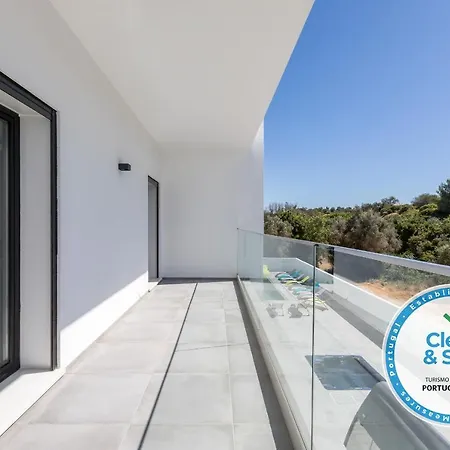 Luxury 47 * אלבופיירה