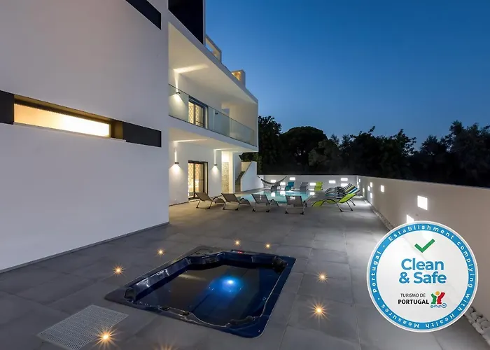 Luxury 47 וילה אלבופיירה